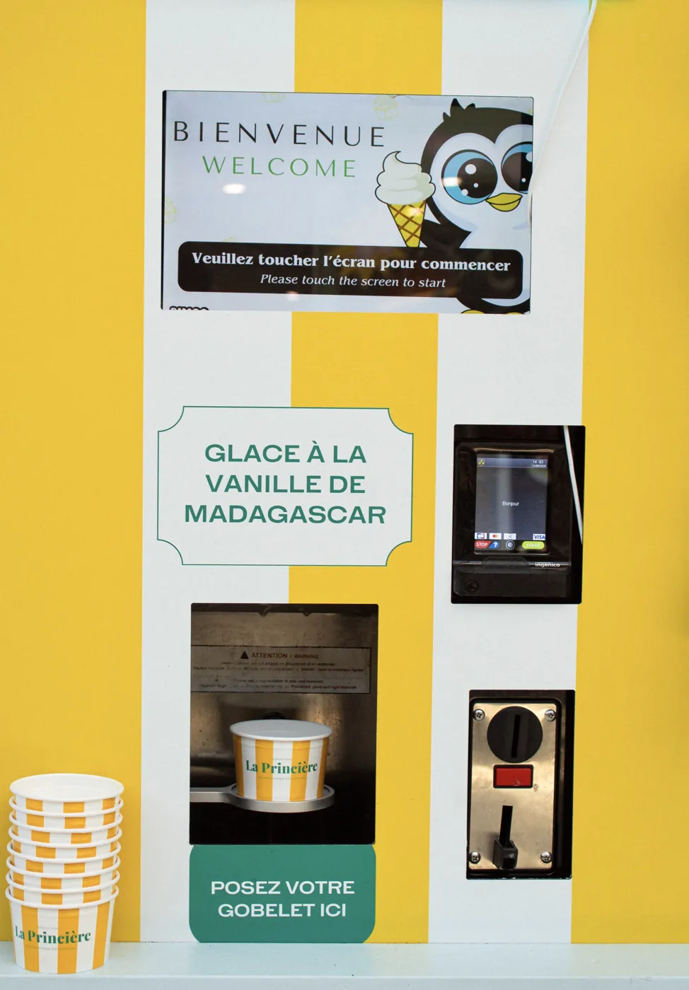 Machine à glaces Rimoo sur le stand La Princière en gare d'Avignon TGV, captation Signé Bertolino