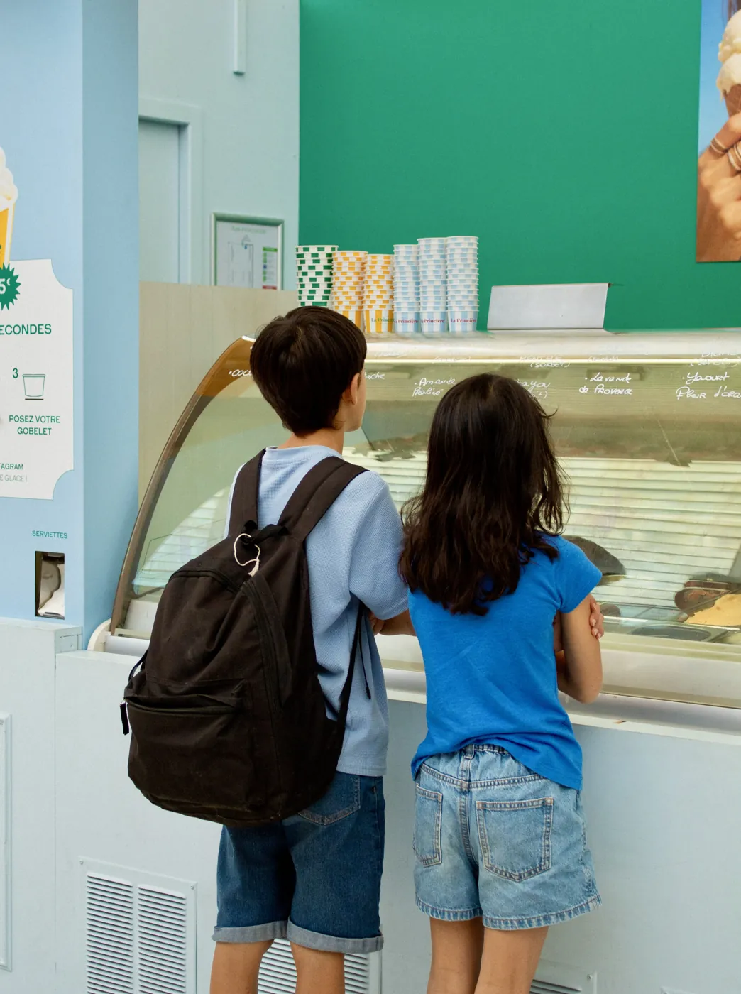Machine à glaces Rimoo sur le stand La Princière en gare d'Avignon TGV, captation Signé Bertolino
